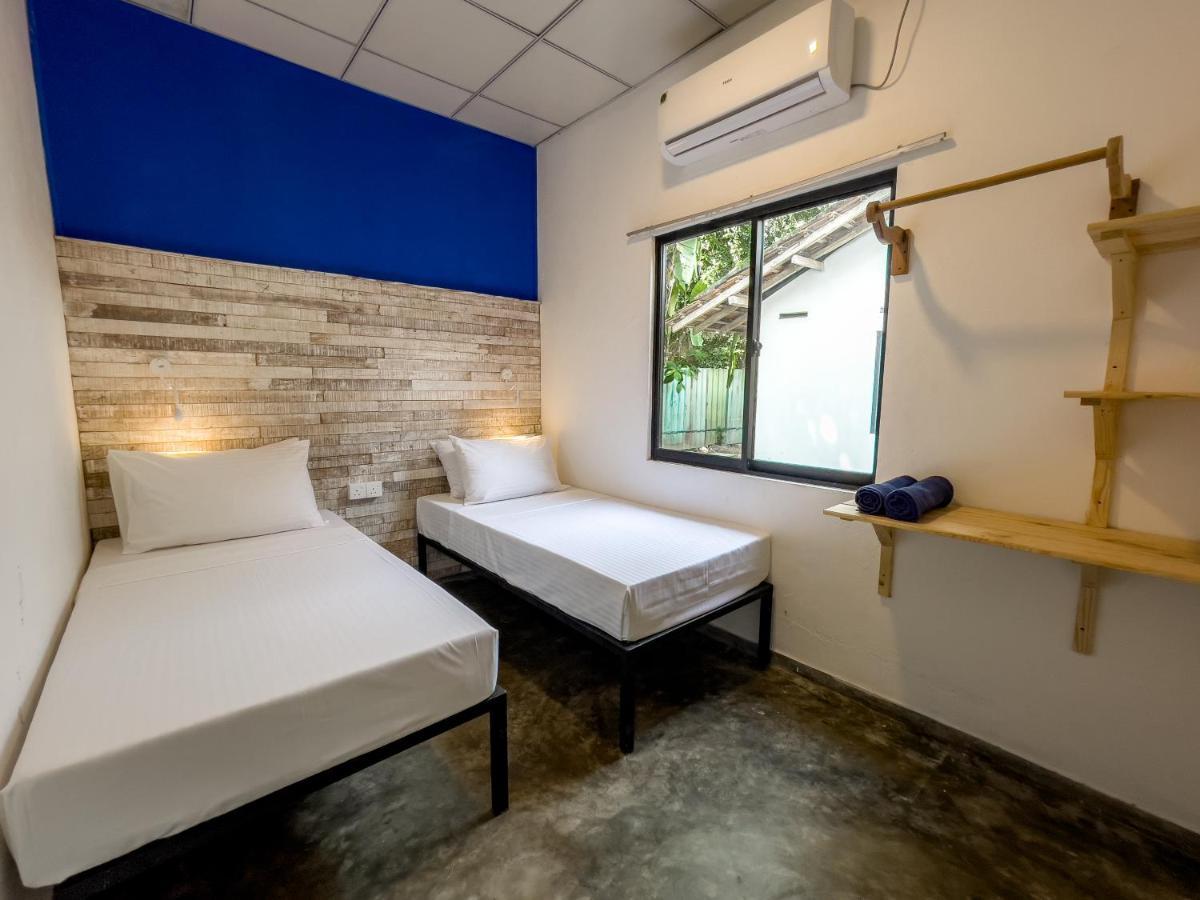 Lost & Found Hostel Weligama Exterior photo